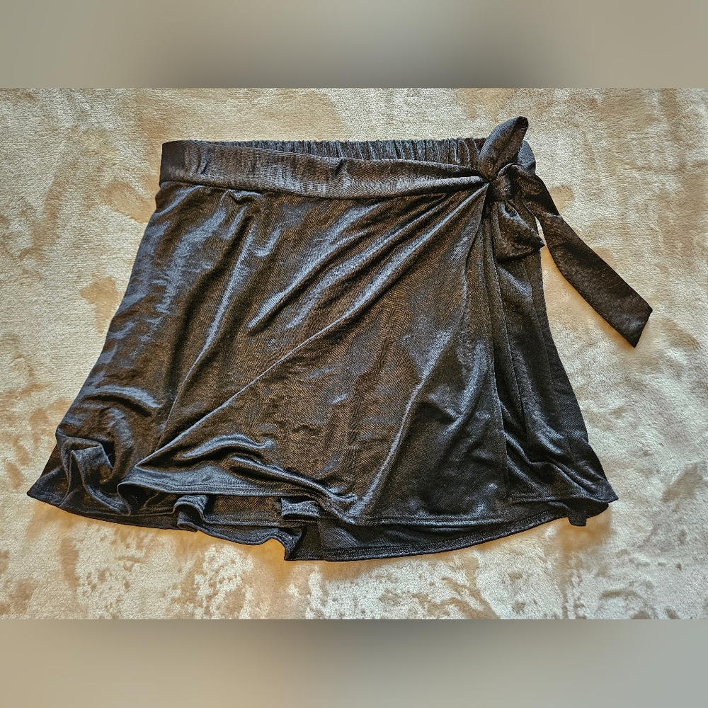 NWT Fashion Nova black satin-like wrap skirt size L
